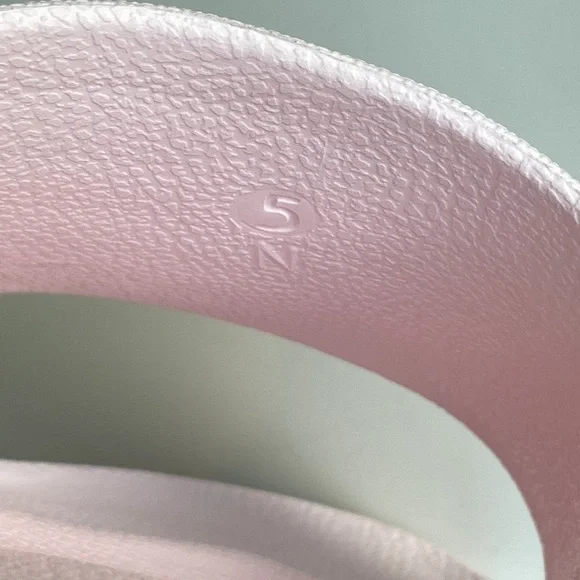 Adidas Adilette almost pink slides - Picture 6 of 7